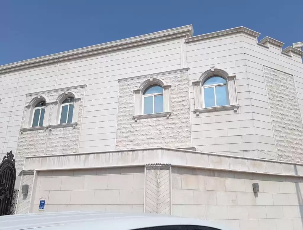 Résidentiel Propriété prête 5 chambres U / f Villa autonome  a louer au Al-Sadd , Doha #9301 - 1  image 