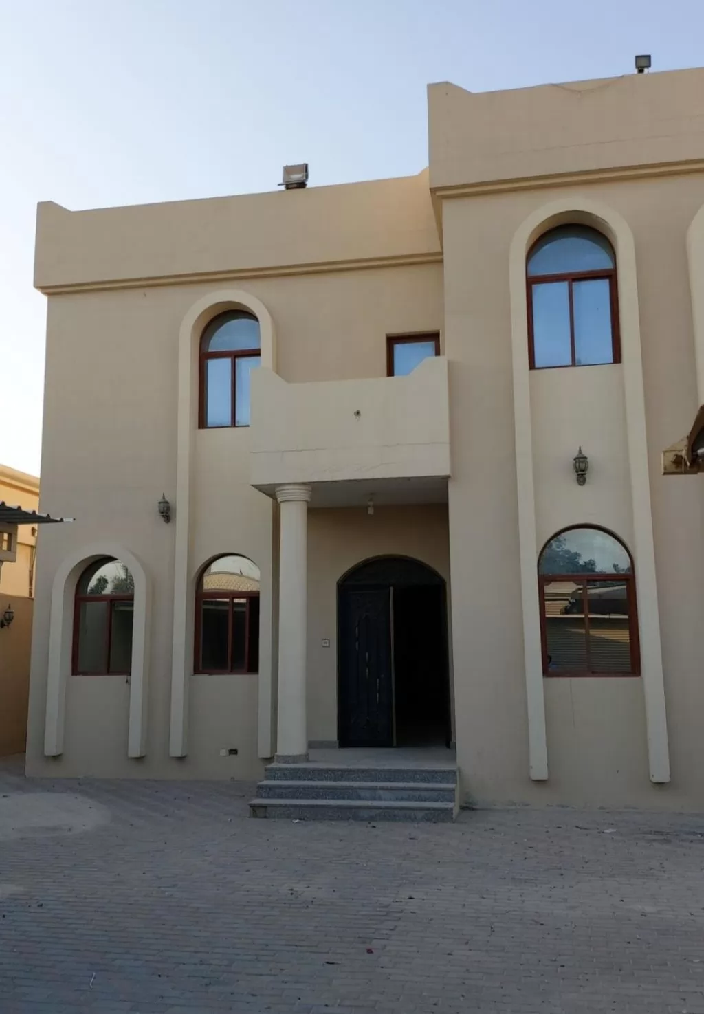 Wohn Klaar eigendom 3 Schlafzimmer U/F Wohnung  zu vermieten in Doha #9320 - 1  image 