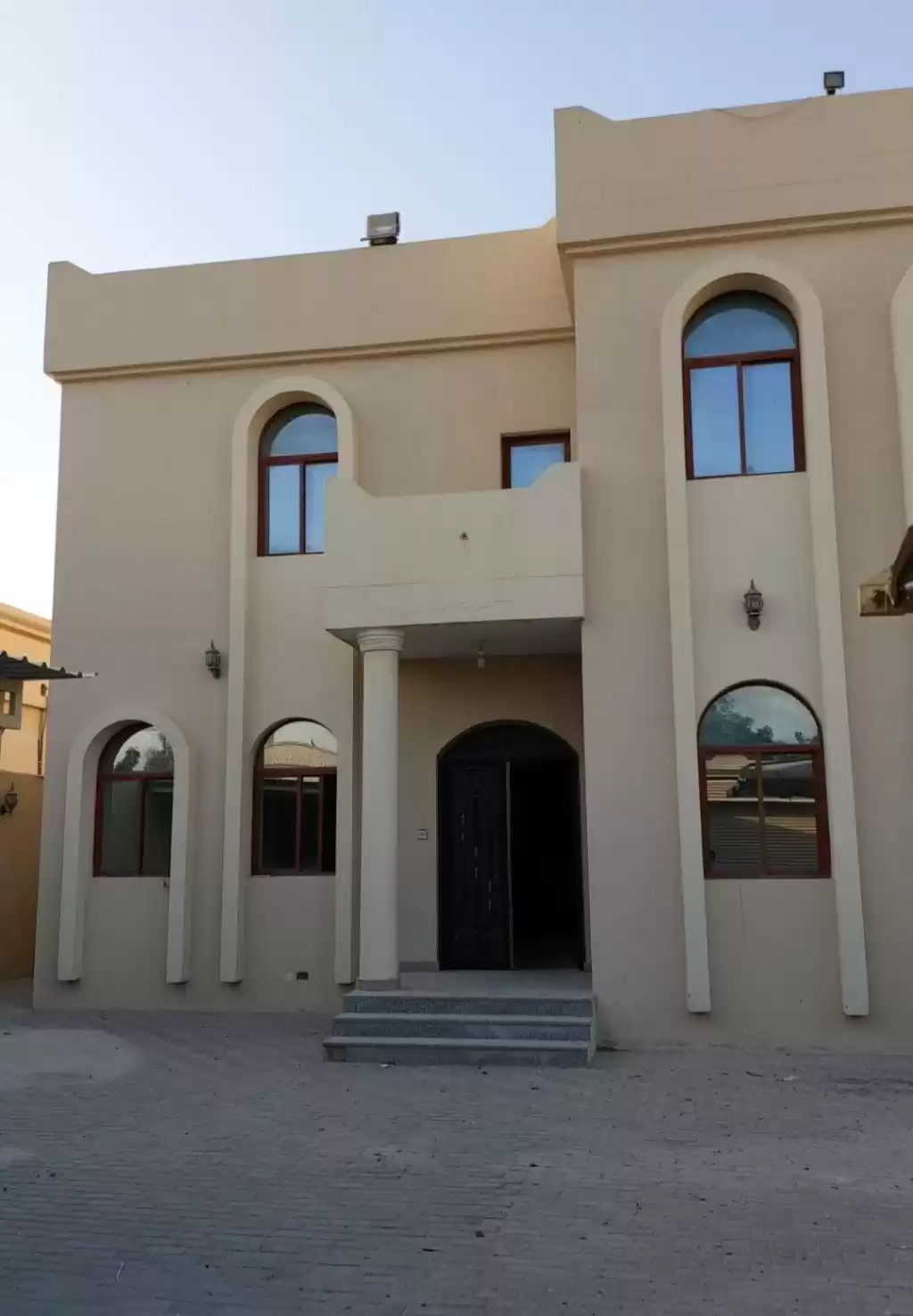Residential Ready Property 3 Bedrooms U/F Apartment  for rent in Doha #9320 - 1  image 