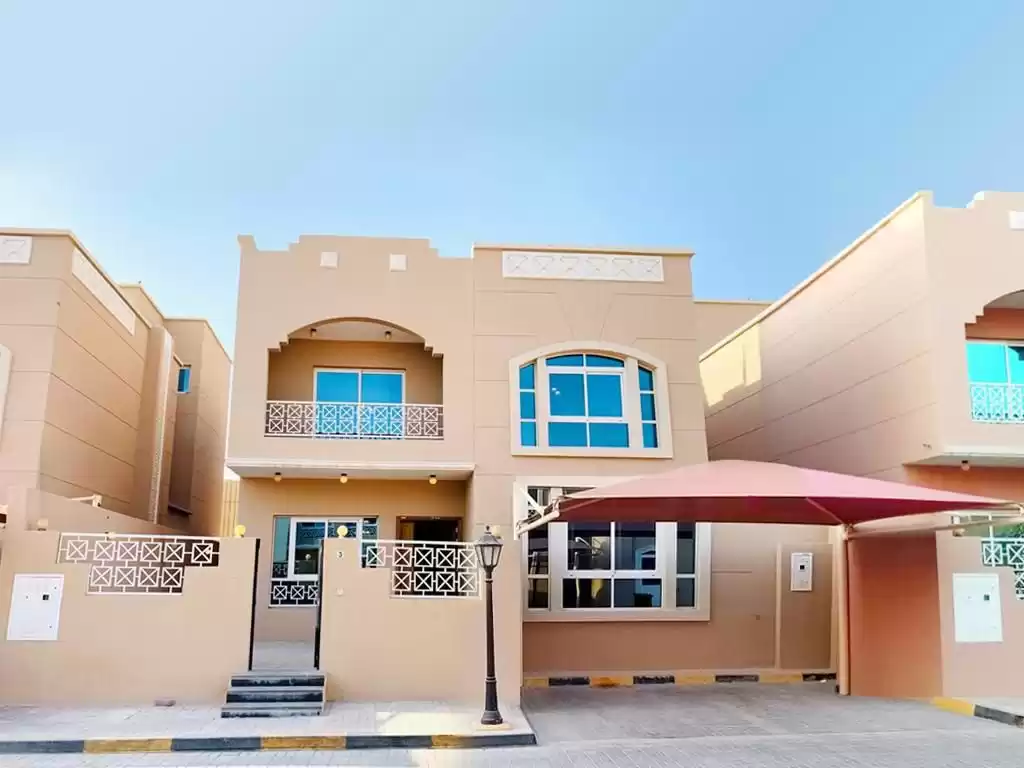 Жилой Готовая недвижимость 5 спален Н/Ф Вилла в комплексе  в аренду в Аль-Садд , Доха #9330 - 1  image 