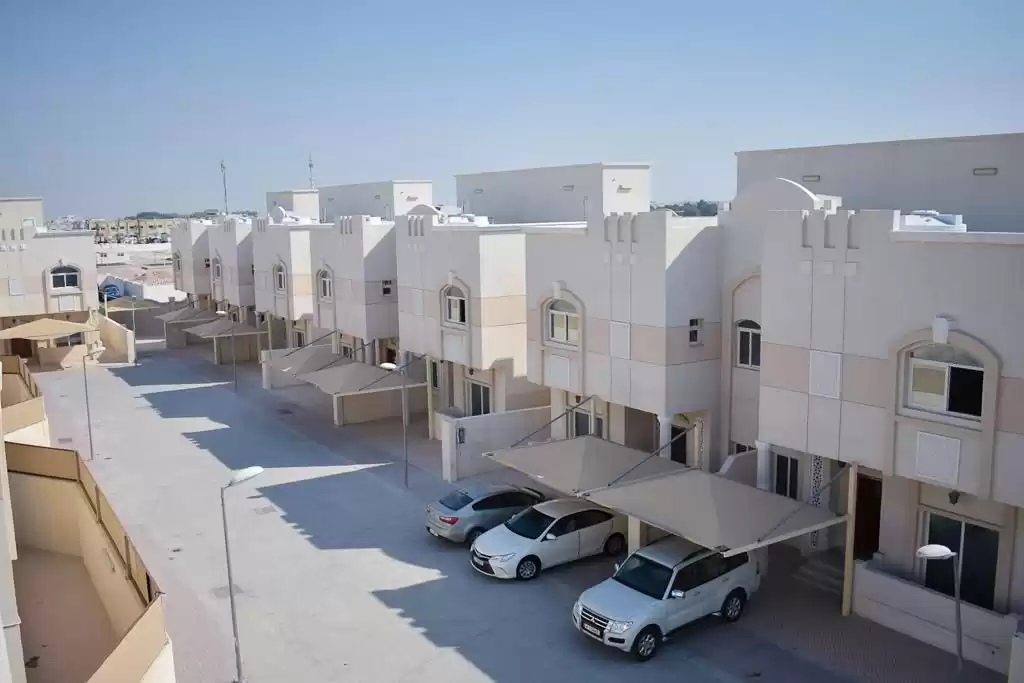 Жилой Готовая недвижимость 6 спален Н/Ф Вилла в комплексе  в аренду в Аль-Садд , Доха #9338 - 1  image 