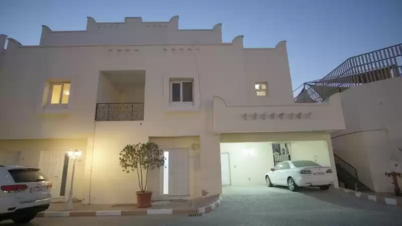 Residencial Listo Propiedad 3 dormitorios U / F Villa en Compound  alquiler en al-sad , Doha #9357 - 1  image 