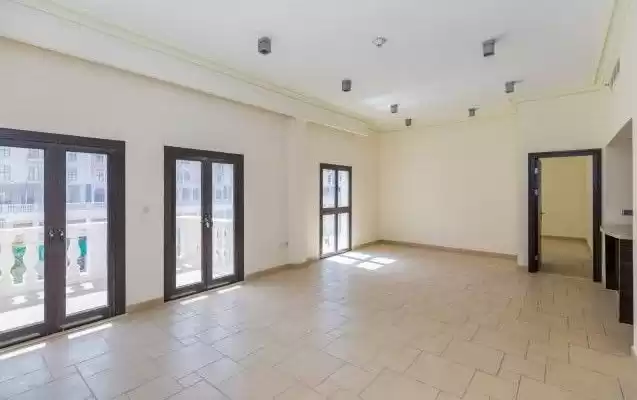 Wohn Klaar eigendom 3 Schlafzimmer F/F Wohnung  zu vermieten in Al Sadd , Doha #9371 - 1  image 