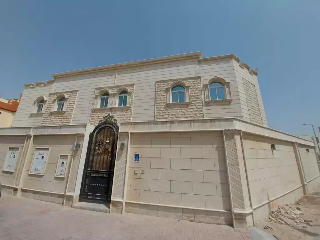 Residencial Listo Propiedad 6 habitaciones U / F Villa Standerlone  alquiler en al-sad , Doha #9390 - 1  image 