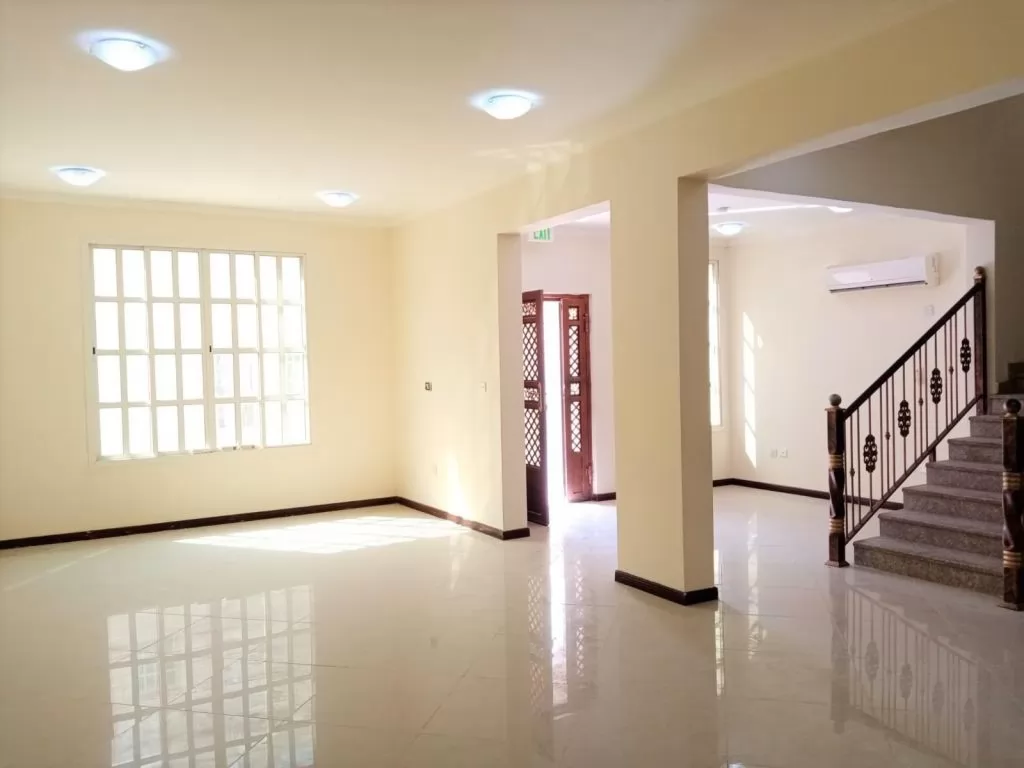 Wohn Klaar eigendom 6 Schlafzimmer U/F Villa in Verbindung  zu vermieten in Al Sadd , Doha #9393 - 1  image 