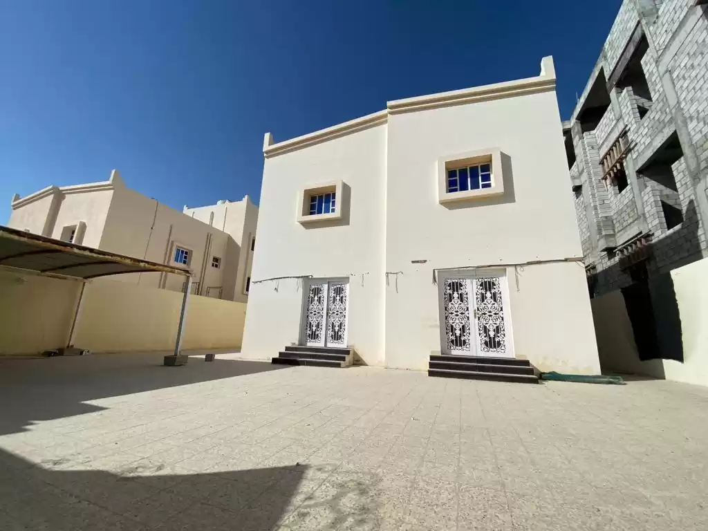 Жилой Готовая недвижимость 6 спален Н/Ф Вилла в комплексе  в аренду в Аль-Садд , Доха #9394 - 1  image 
