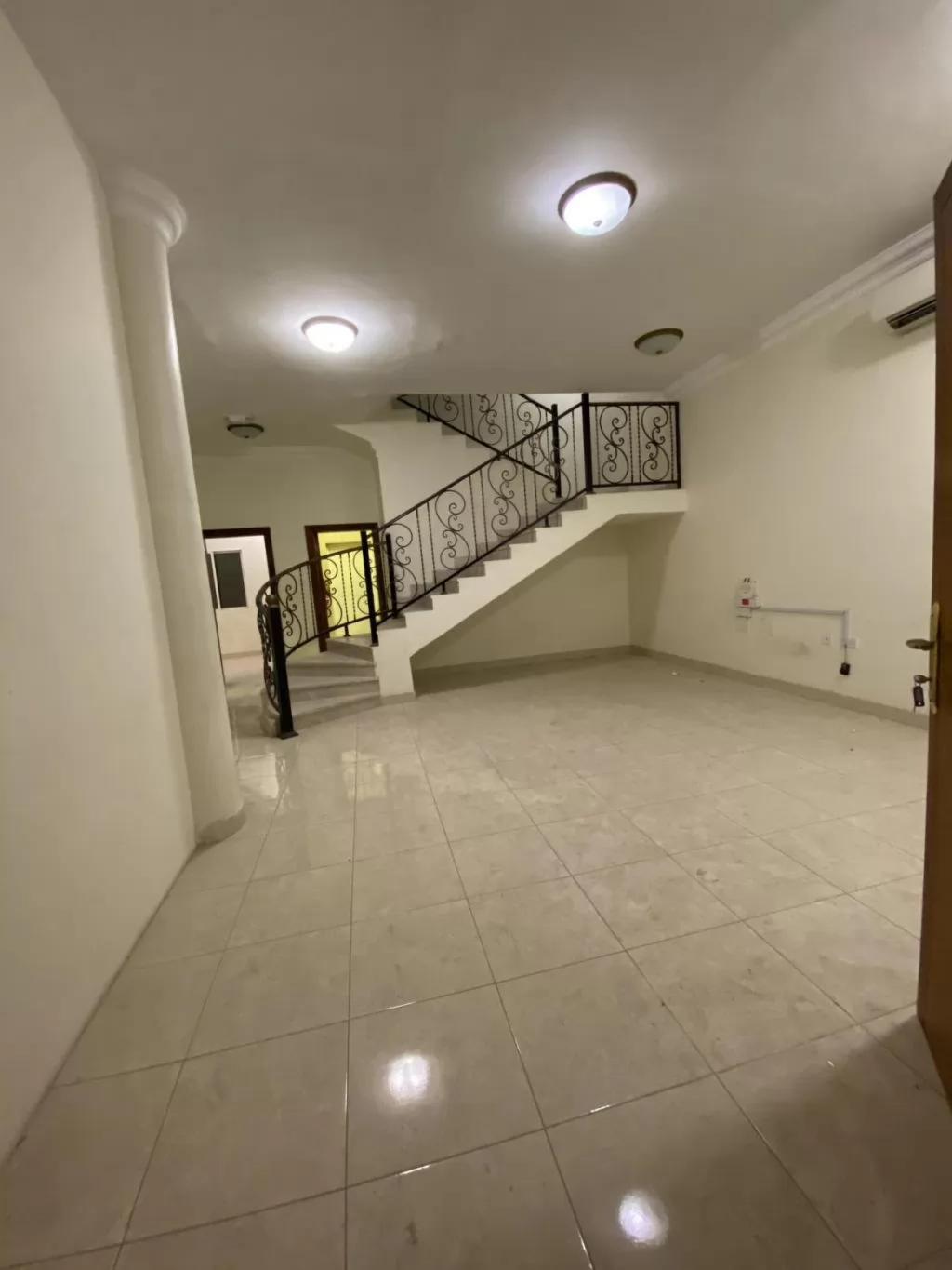 Жилой Готовая недвижимость 6 спален Н/Ф Вилла в комплексе  в аренду в Аль-Садд , Доха #9396 - 1  image 