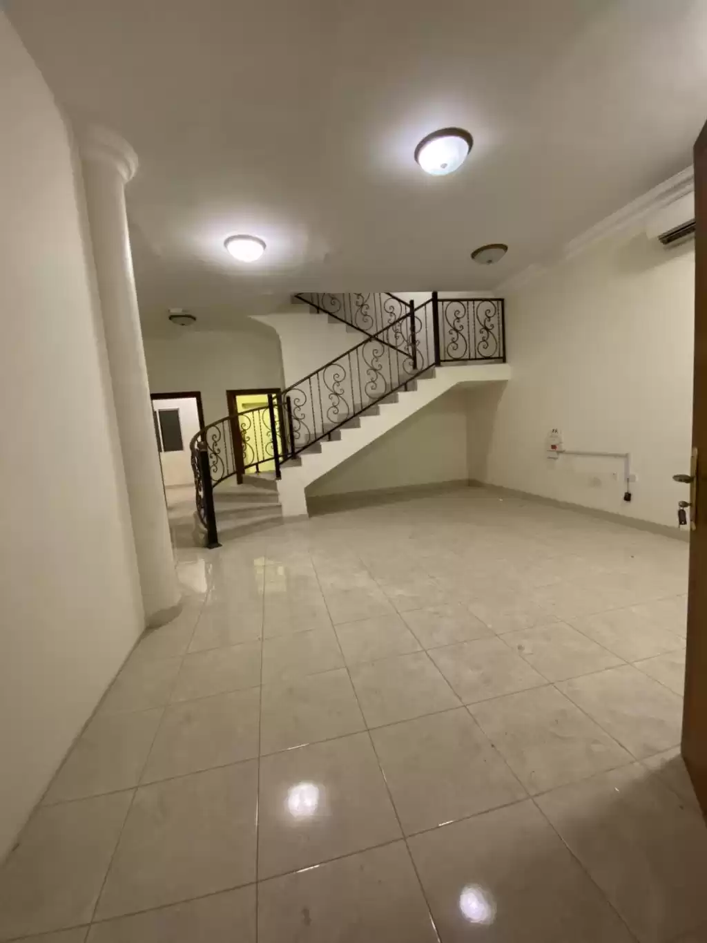 Residencial Listo Propiedad 6 habitaciones U / F Villa en Compound  alquiler en al-sad , Doha #9396 - 1  image 