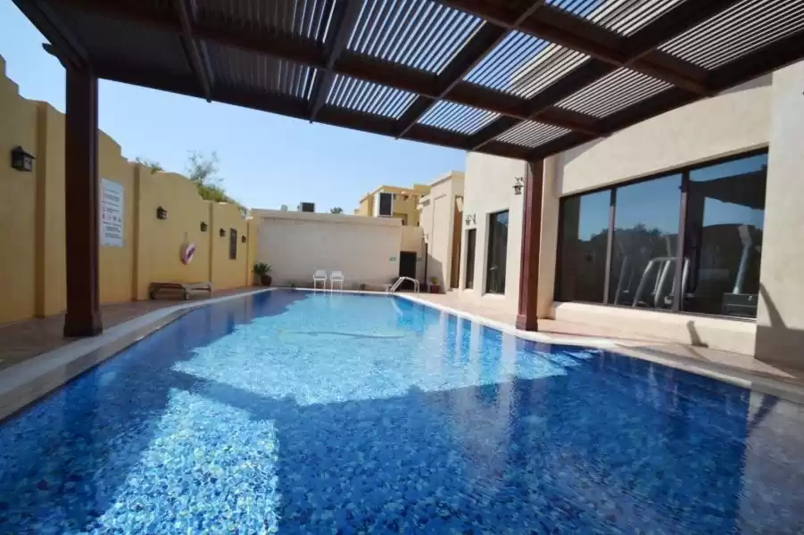 Wohn Klaar eigendom 4 Schlafzimmer F/F Villa in Verbindung  zu vermieten in Al Sadd , Doha #9524 - 1  image 