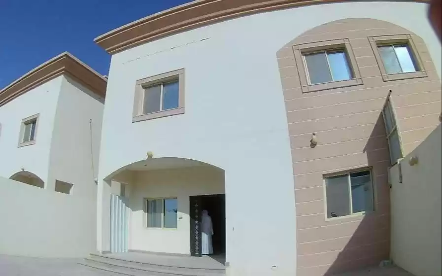Commercial Propriété prête U / f Villa autonome  a louer au Al-Sadd , Doha #9560 - 1  image 
