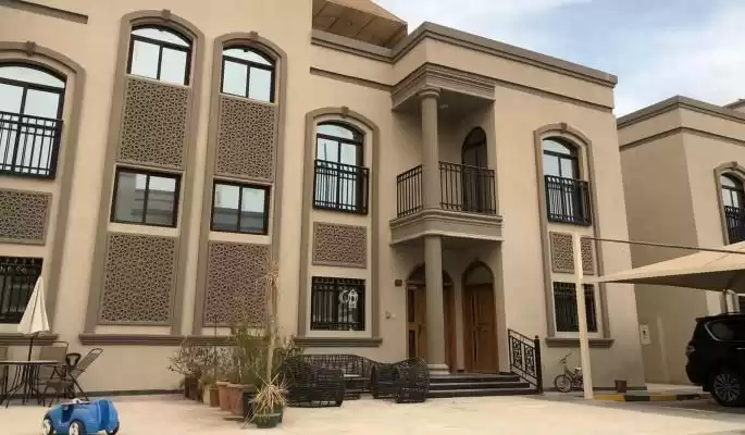 Résidentiel Propriété prête 4 chambres S / F Villa à Compound  a louer au Al-Sadd , Doha #9592 - 1  image 