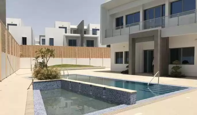 Résidentiel Propriété prête 5 chambres F / F Villa à Compound  a louer au Al-Sadd , Doha #9593 - 1  image 