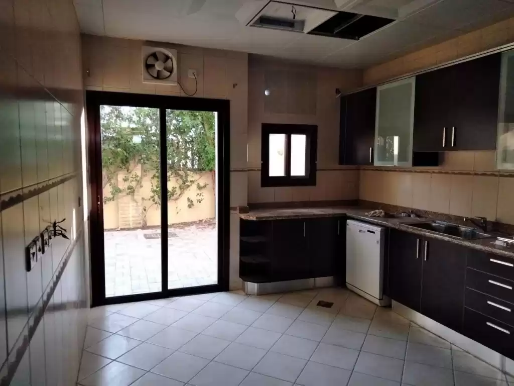 Residential Ready Property 4 Bedrooms S/F Villa in Compound  for rent in Al Sadd , Doha #9600 - 1  image 