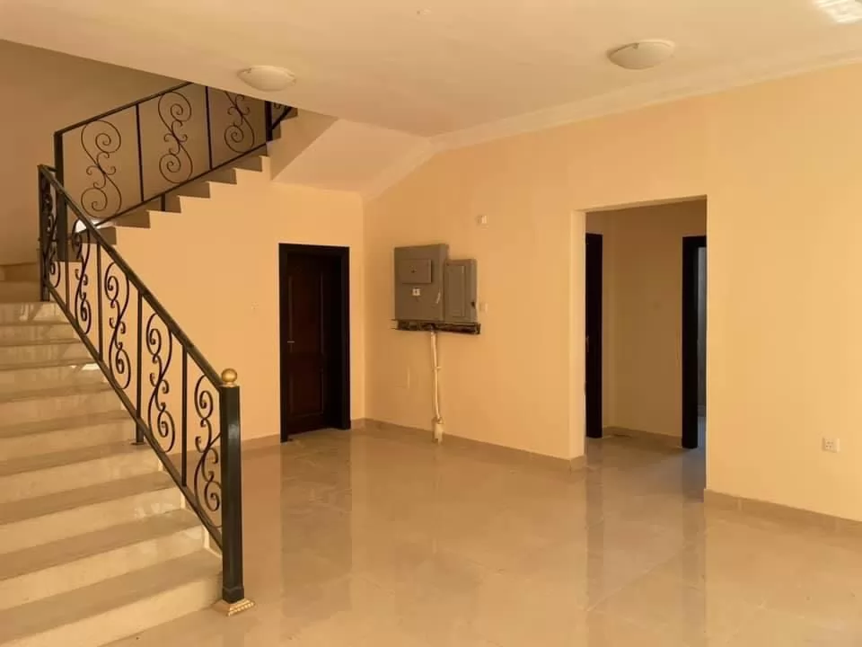 Residencial Listo Propiedad 6 habitaciones U / F Villa en Compound  alquiler en al-sad , Doha #9623 - 1  image 