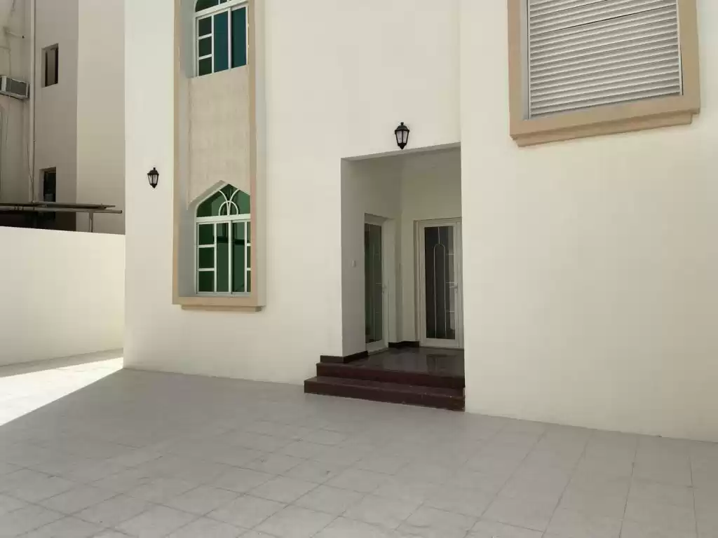 yerleşim Hazır Mülk 6 Yatak Odası S/F Müstakil Villa  kiralık içinde Al Sadd , Doha #9628 - 1  image 