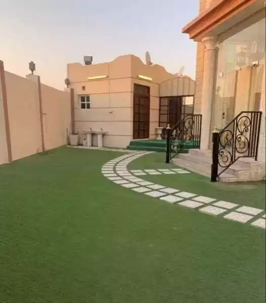 yerleşim Hazır Mülk 5 Yatak Odası F/F Müstakil Villa  satılık içinde Al Sadd , Doha #9731 - 1  image 