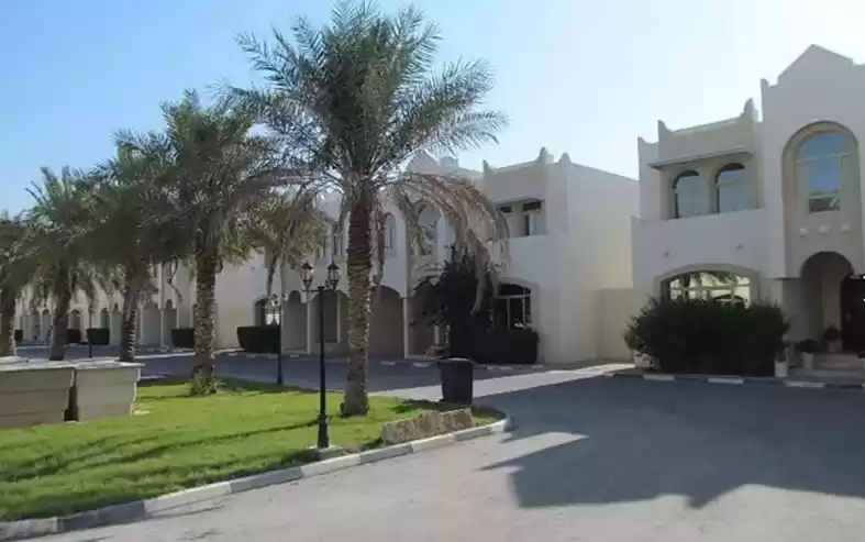 yerleşim Hazır Mülk 3+hizmetçi Yatak Odası F/F Apartman  kiralık içinde Al Sadd , Doha #9762 - 1  image 