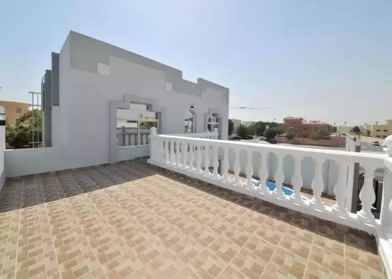 Wohn Klaar eigendom 4 Schlafzimmer U/F Wohnung  zu vermieten in Al Sadd , Doha #9769 - 1  image 