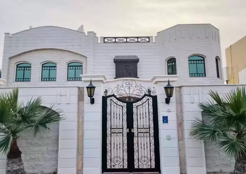 Residencial Listo Propiedad 5 + habitaciones de servicio S / F Villa Standerlone  venta en al-sad , Doha #9776 - 1  image 