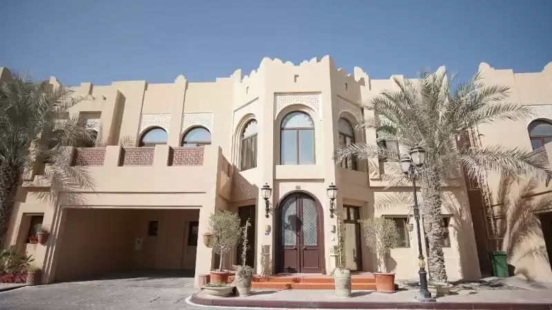 Residencial Listo Propiedad 5 + habitaciones de servicio S / F Villa en Compound  alquiler en al-sad , Doha #9872 - 1  image 