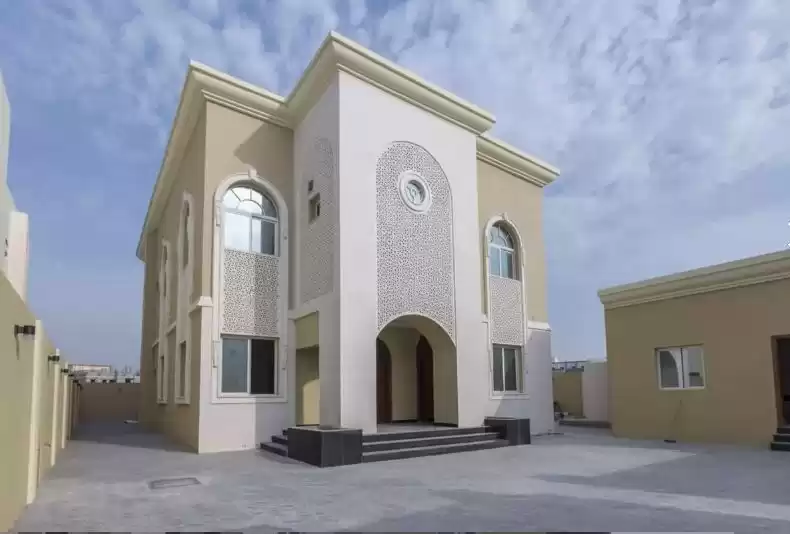 Résidentiel Propriété prête 7+ chambres U / f Villa autonome  à vendre au Al-Sadd , Doha #9923 - 1  image 
