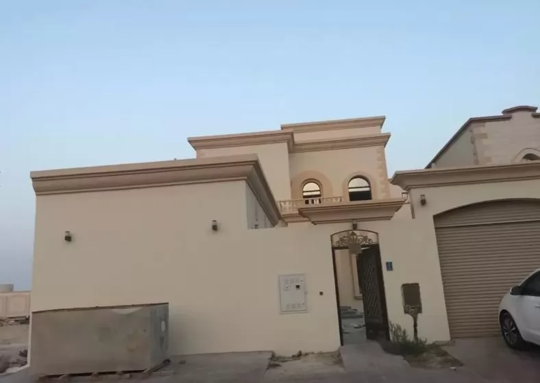 Residencial Listo Propiedad 6 habitaciones U / F Villa Standerlone  venta en Doha #9933 - 1  image 