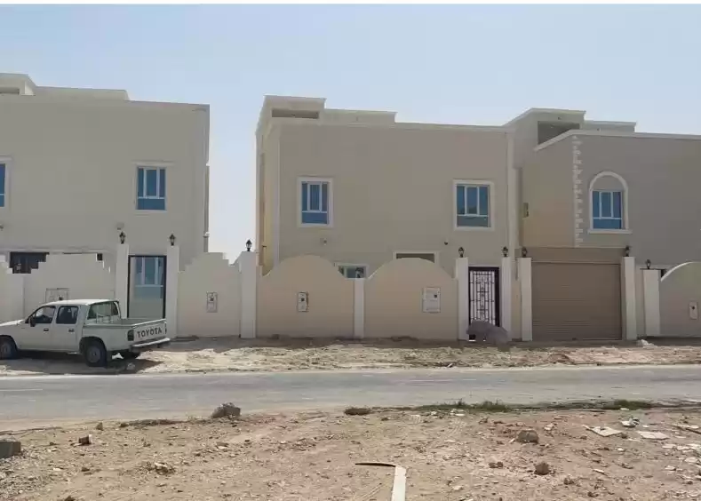 yerleşim Hazır Mülk 5 Yatak Odası U/F Müstakil Villa  satılık içinde Al Sadd , Doha #9934 - 1  image 