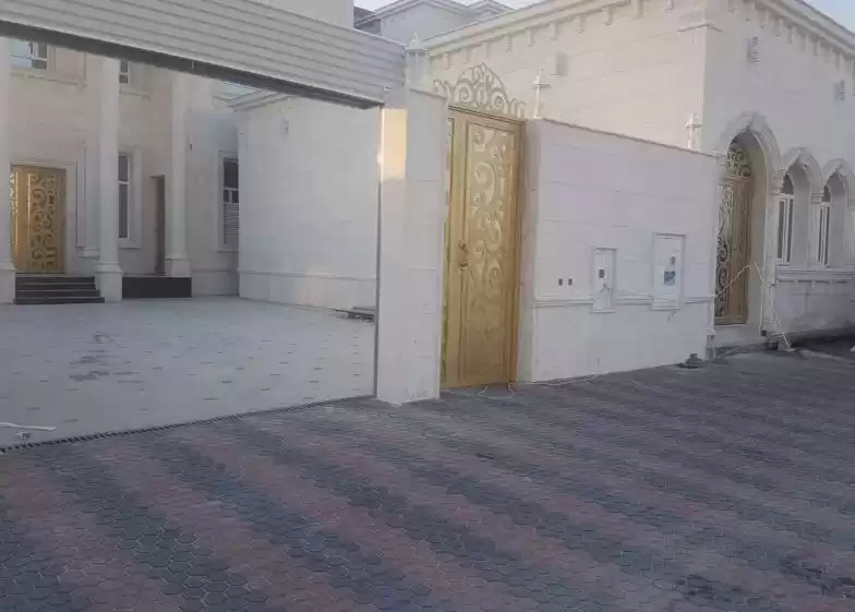 Residential Ready Property 7+ Bedrooms U/F Standalone Villa  for sale in Al Sadd , Doha #9943 - 1  image 
