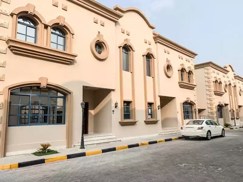 Residencial Listo Propiedad 3 dormitorios S / F Villa en Compound  alquiler en al-sad , Doha #9997 - 1  image 